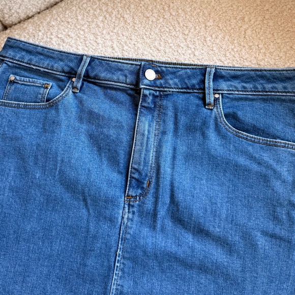 ✨ NWT Ann Taylor Column Denim Skirt (Size 12) - Picture 2 of 8